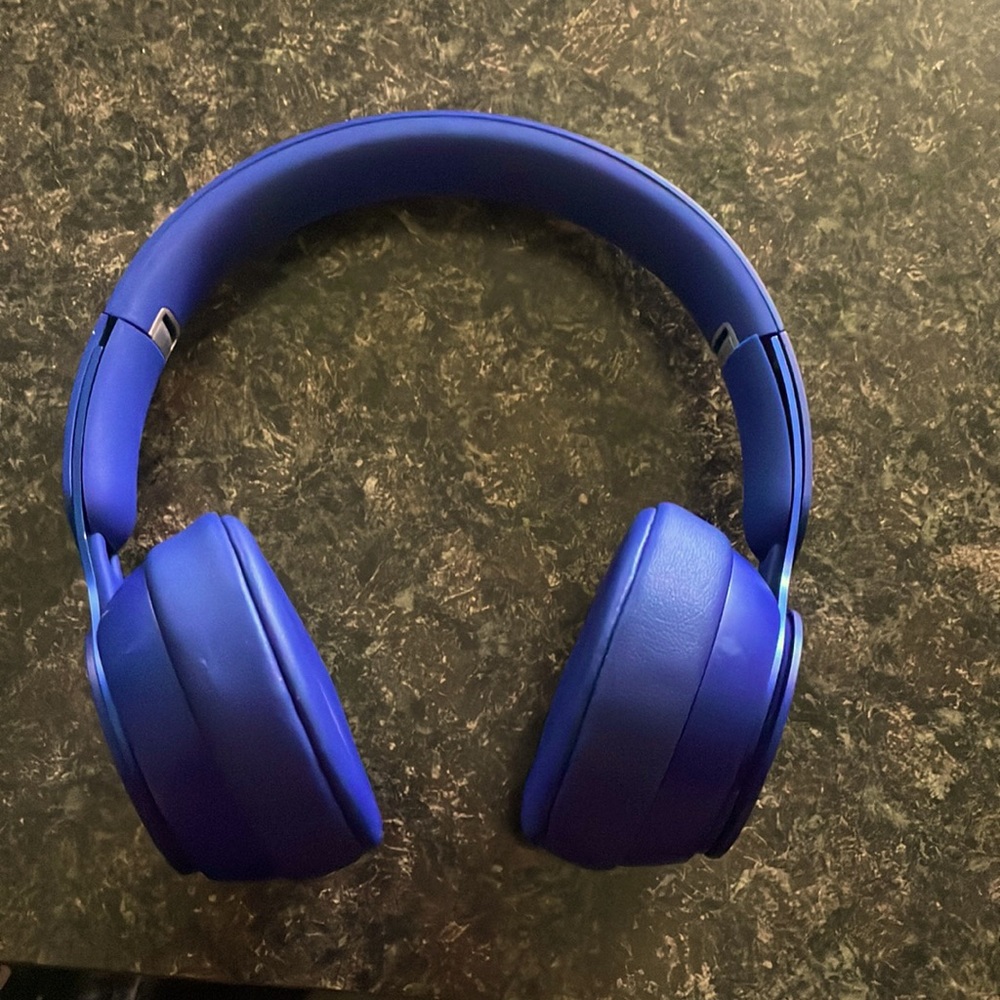 Beats solo pro more matte addition box and case included.